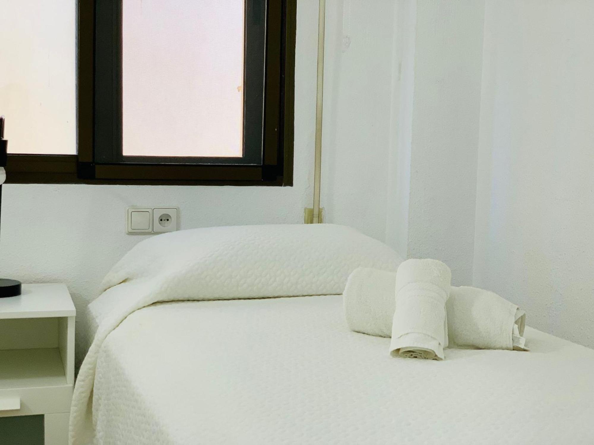 Amazing 2 Bedrooms In Centre Apartment