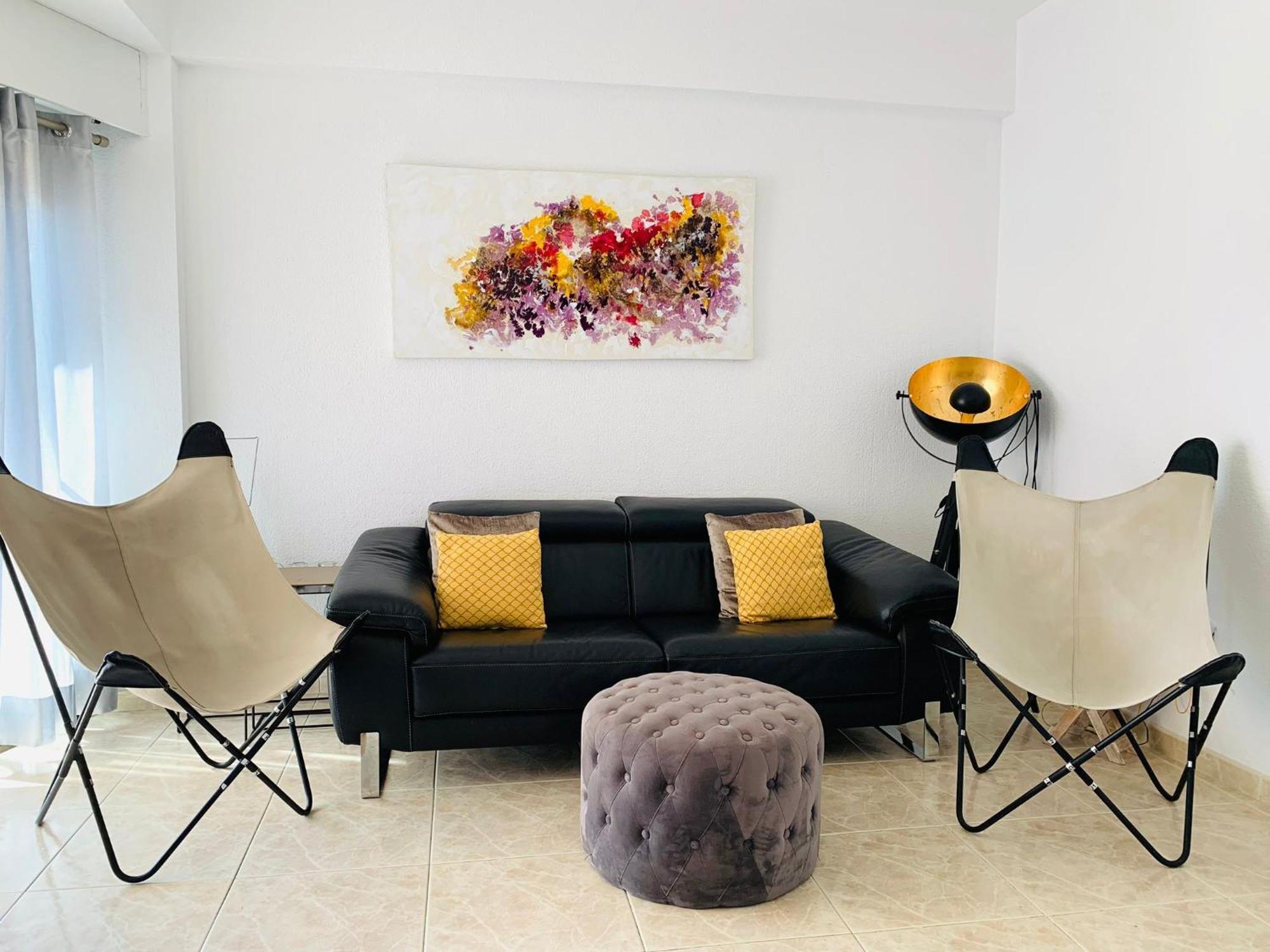 Amazing 2 Bedrooms In Centre Apartment *