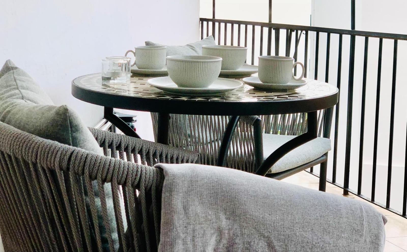 Amazing 2 Bedrooms In Centre Apartment